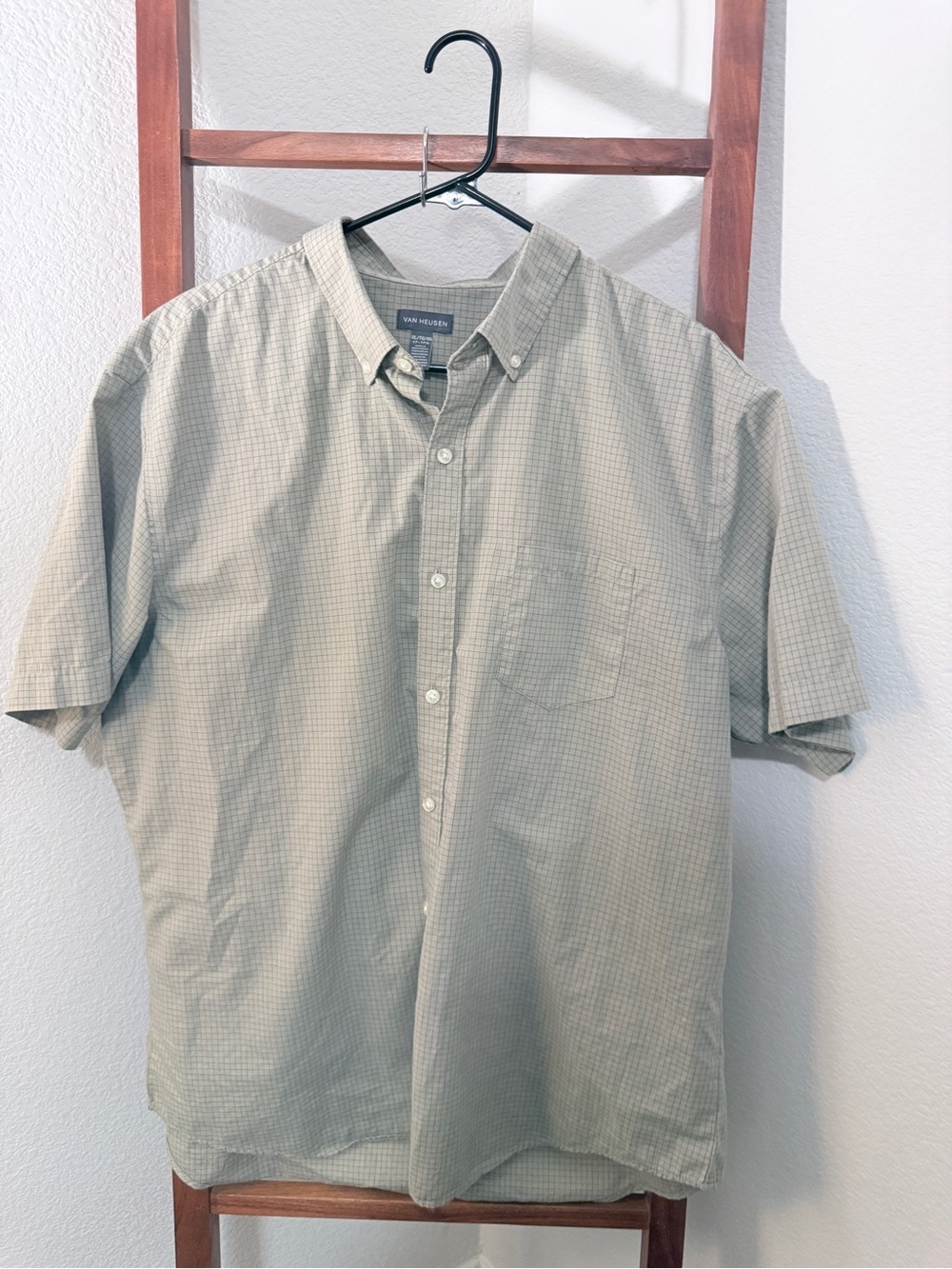 Van Heusen Short Sleeve Shirt Mens XL Olive Green Like‎ New Check Button Down